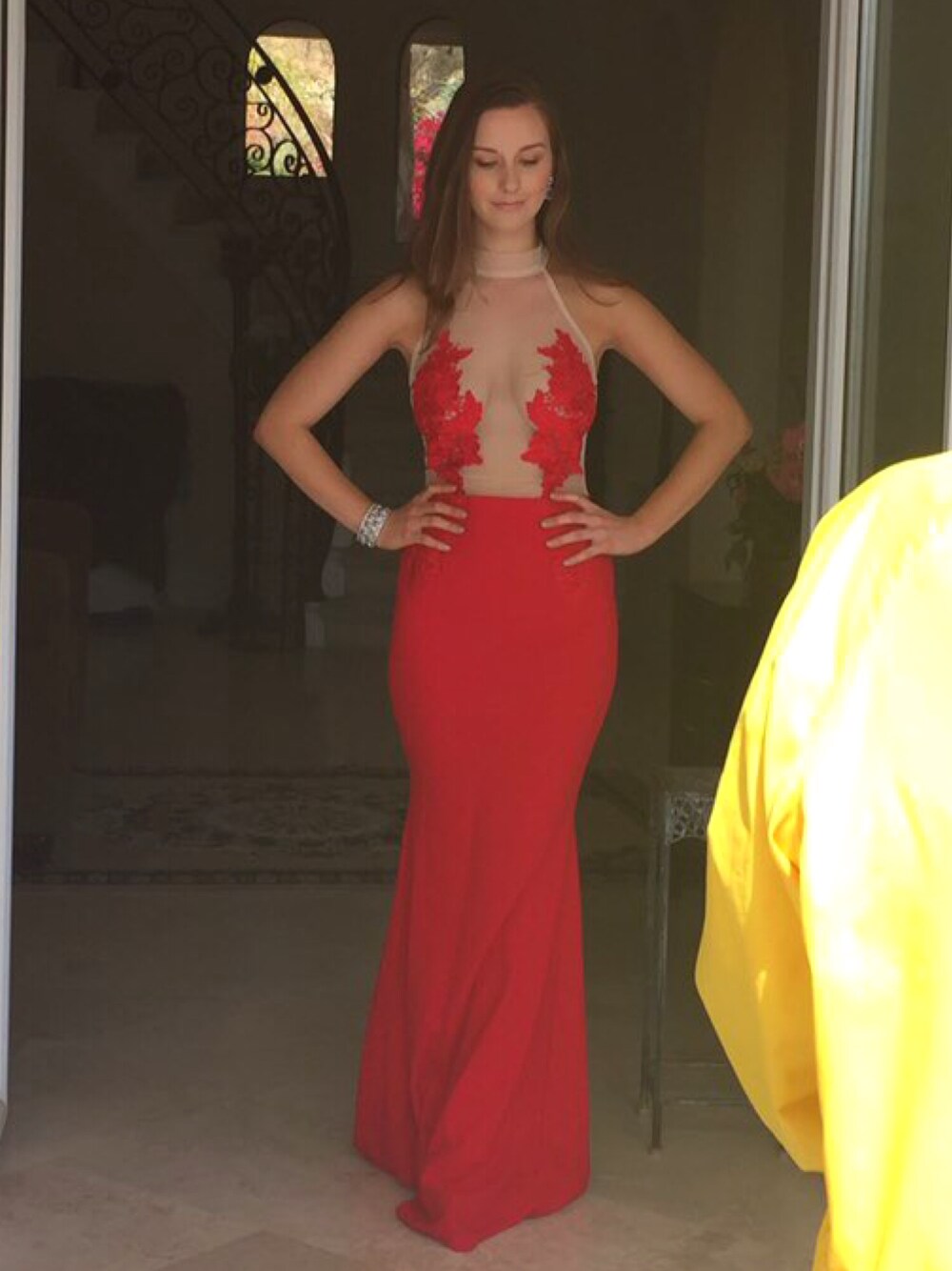 「red、sexy、Hot Miami Styles、Formal」｜「WINSORのアイテム（ドレス、レッド系）」を使った、Alexis Davisさん（レディース・165cm）の夏コーディネートの1枚目の写真