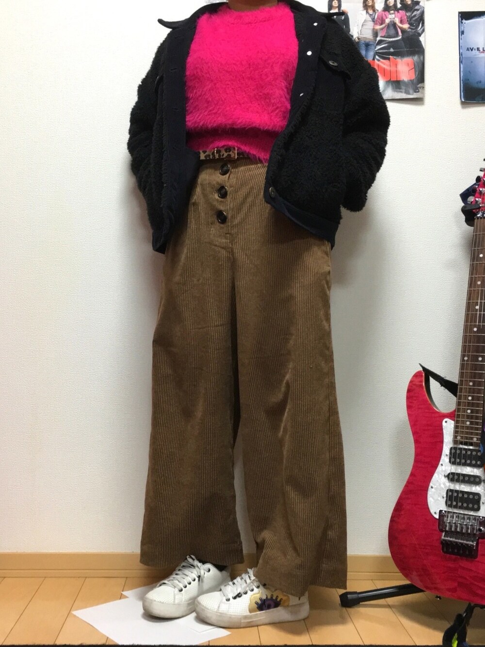 「通学、大学生、ゆるコーデ、ピンクニット、コーデュロイ、2PINK、スニーカーコーデ、お洒落さんとつながりたい」｜「2PINKの【ViVi11月号掲載】「2PINK（ツーピンク）」フェザーニットプルオーバー（ニット/セーター、ピンク系）」を使った、ちゃそさん（レディース・156cm）の冬コーディネートの1枚目の写真