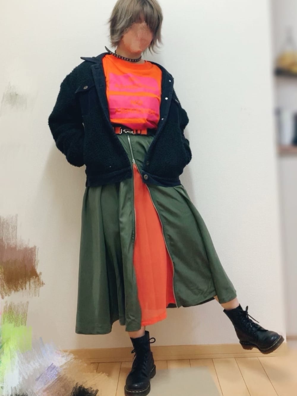 「ジュエティ、jouetie、仲里依紗、オレンジ、Dr.Martens、ダイエット中、ボアコート、ブーツ、8ホール、オレンジコーデ」｜「jouetieのDUST BOXロンT（Tシャツ/カットソー、オレンジ系）」を使った、ちゃそさん（レディース・156cm）の冬コーディネートの1枚目の写真