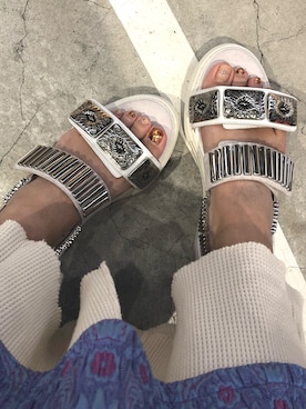 「TOGA PULLA（トーガ　プルラ）のTOGA PULLA メタルスニーカーサンダル（サンダル）」を使った、AIMI.さん（レディース・155cm）の春コーディネート