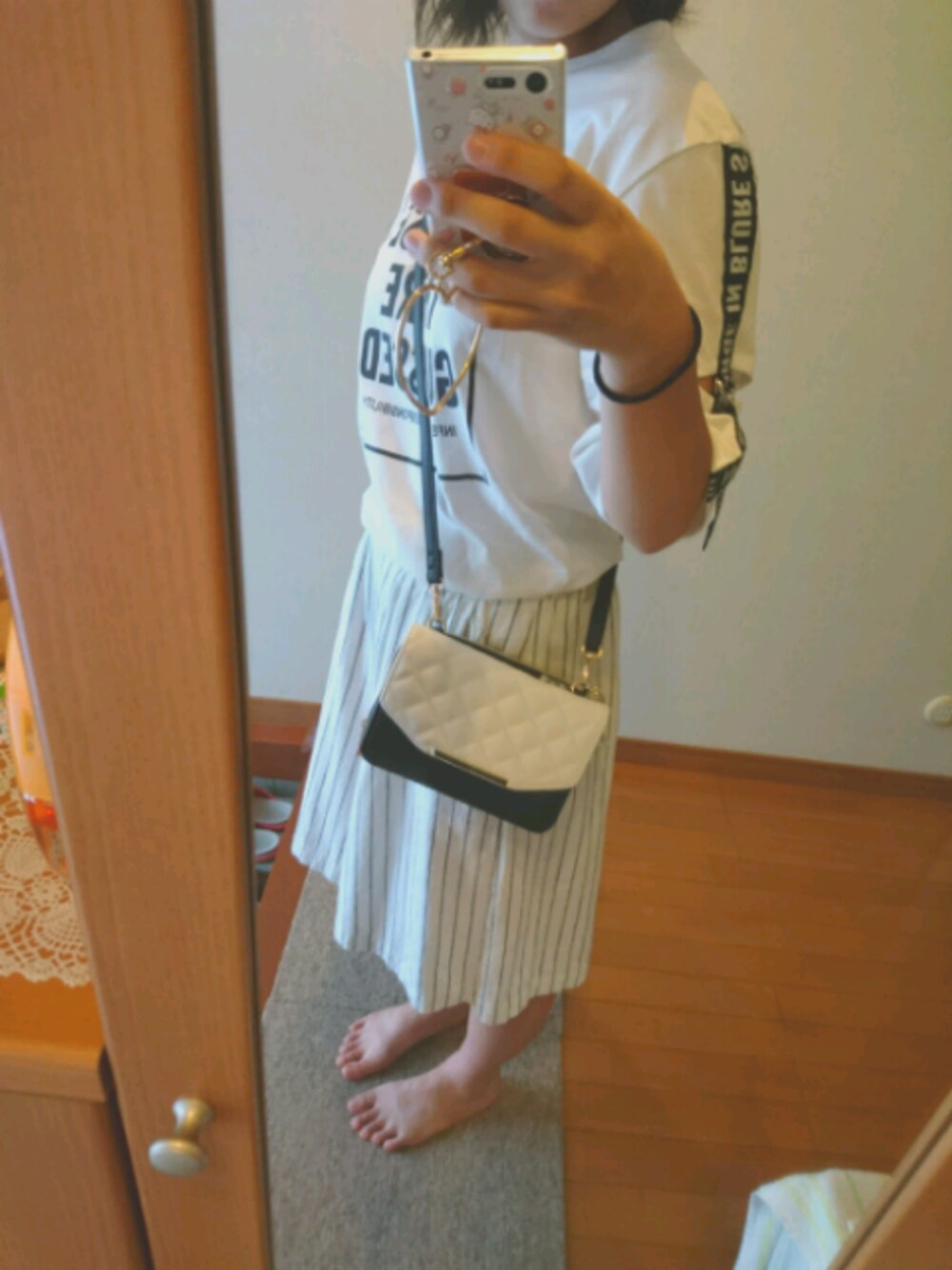 「夏、白コーデ」｜「SUZUTANのアイテム（Tシャツ/カットソー、ホワイト系）」を使った、HARUさん（レディース・165cm）の夏コーディネートの1枚目の写真