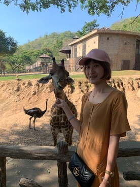 「アイテム（つなぎ/オールインワン、オレンジ系）」を使った、Laura Shenさん（レディース・169cm）の春コーディネート