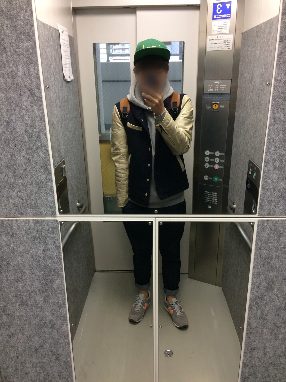 「カジュアル、デニム、ドラフトリーバイス、ニューバランス、キャップ、ロールアップ、パーカー、スタジャン、スタジャン×パーカー」｜「Diamond SUPPLY CO.のアイテム（キャップ、グリーン系）」を使った、りおさん（メンズ・174cm）の冬コーディネートの1枚目の写真