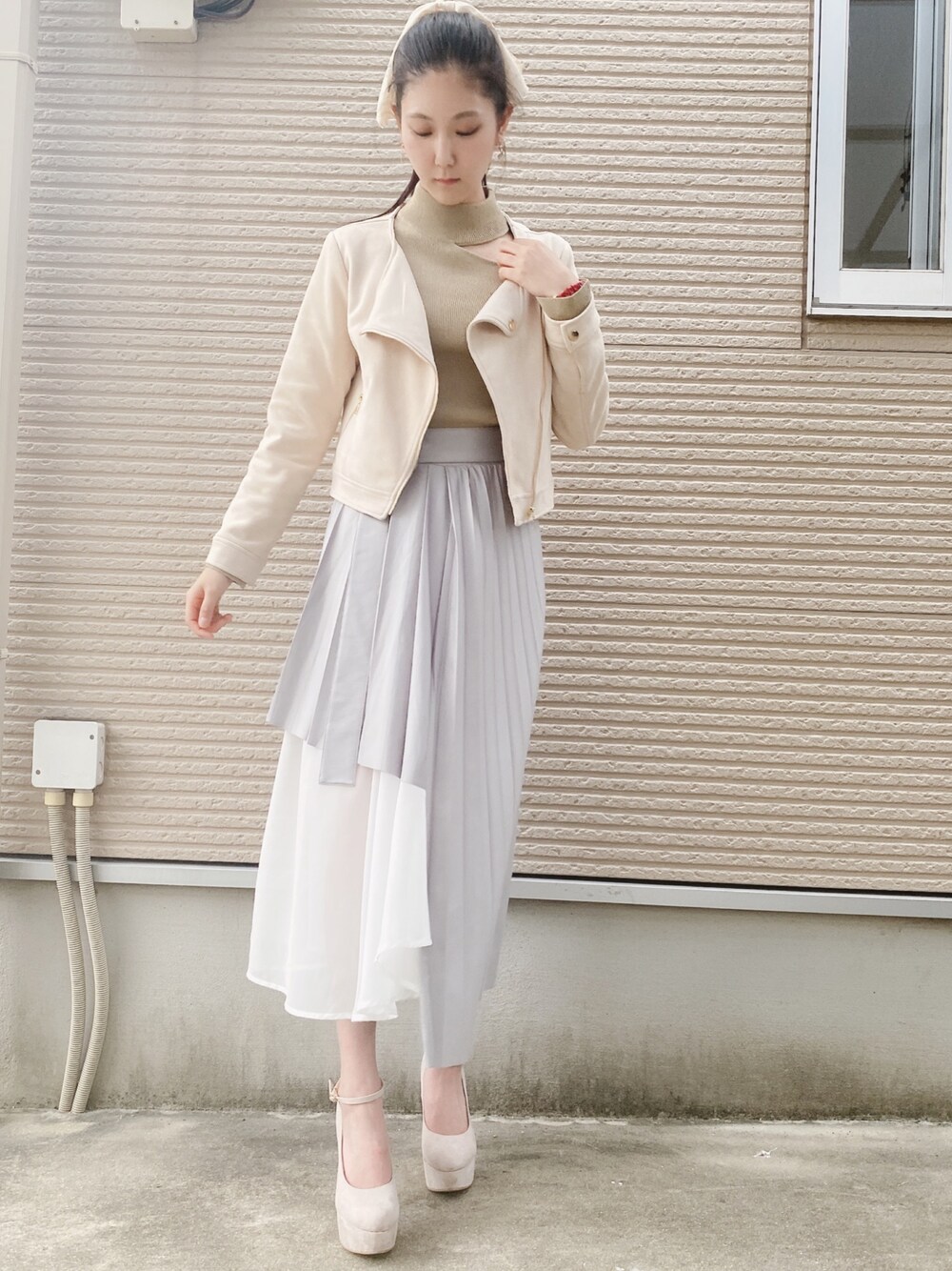 「春めきシューズ、休日スタイル、春コーデ、おしゃれさんと繋がりたい、スカート、春カラー、いいね、save、フォローお願いします🤑、spring」｜「MURUAのショルダーカットタートルニット（ニット/セーター、グリーン系）」を使った、saraさん（レディース・157cm）の春コーディネートの1枚目の写真
