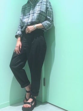 「koe（コエ）のツイルテーパードパンツ（Pants、ブラック系）」を使った、おさむ〜さん（レディース・156cm）の夏コーディネート