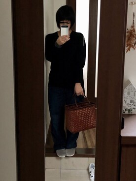「UNIQLO（ユニクロ）のエクストラファインメリノリラックスフィットVネックセーター（長袖）（ニット/セーター、ホワイト系）」を使った、sa._.さん（レディース・156cm）の冬コーディネート