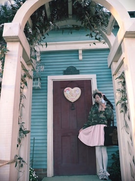 「merry jenny（メリージェニー）のリボンスニーカー（スニーカー、ピンク系）」を使った、七咲さん（レディース・165cm）の春コーディネート