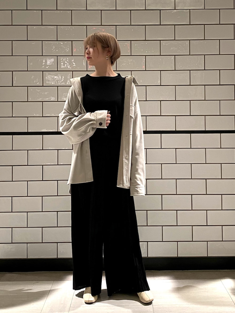 「リブパンツ、大人カジュアル、CPOジャケット、ワイドパンツ、ボンディング、春コーデ、低身長、ショートヘア、auntmarie's 、YARDPLUS」｜「Aunt Marie'sのAUNT MARIE'S シアーL/S カットソー（Tシャツ/カットソー、ブラック系）」を使った、とよさん（レディース・152cm）の冬コーディネートの1枚目の写真