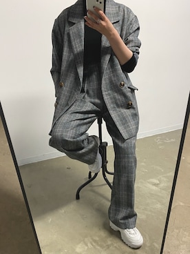 テーラードジャケット（グレー系）を使った「チェックパンツ」の