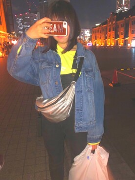 「アイテム（ボディバッグ/ウエストポーチ、シルバー系）」を使った、あんずさん（レディース・153cm）の春コーディネート