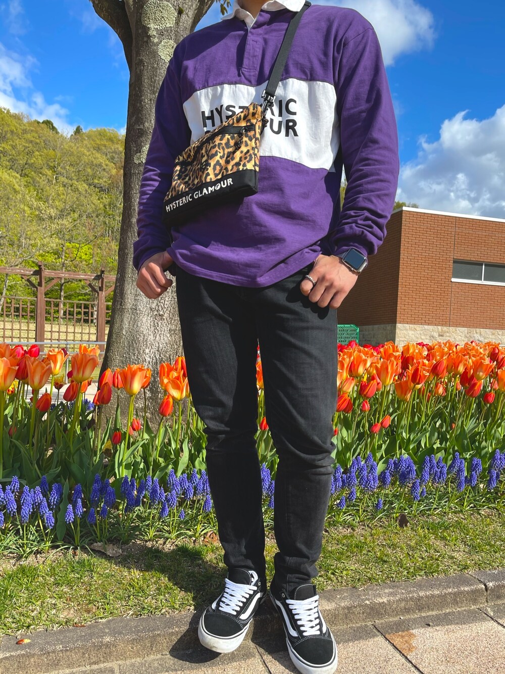 「ヒステリックグラマー、ポロシャツ、春コーデ、VANS、オールドスクール、黒パンツ、クロムハーツ、モード、アメカジ、ラグビーシャツ」｜「HYSTERIC GLAMOURのアイテム（ポロシャツ、パープル系）」を使った、Itsukiさん（メンズ・172cm）の春コーディネートの1枚目の写真