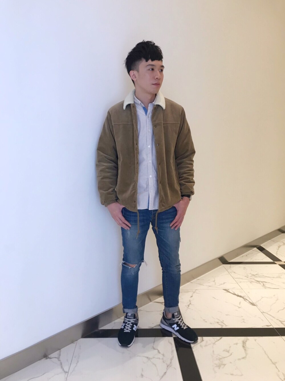 「BEAMSのBEAMS / カラーネップツイル ミニボタンダウン シャツ（シャツ/ブラウス、ホワイト系）」を使った、玠さん（メンズ・175cm）の冬コーディネートの1枚目の写真