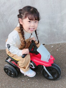 「秋のブラウンスタイル」｜「アイテム（サロペット/オーバーオール）」を使った、enaaaさん（キッズ・110cm）の秋コーディネート