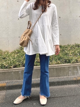 「アイテム（ショルダーバッグ、ゴールド系）」を使った、RIHOさん（レディース・160cm）の春コーディネート