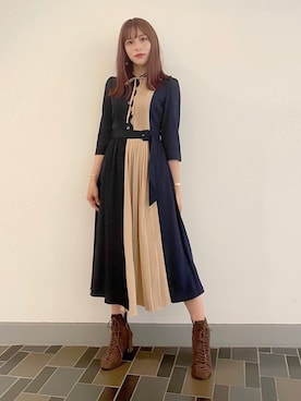 「REDYAZEL（レディアゼル）のスカラップカラーブロックプリーツワンピース（ワンピース、ブルー系）」を使った、藍里さん（レディース・158cm）の秋コーディネート