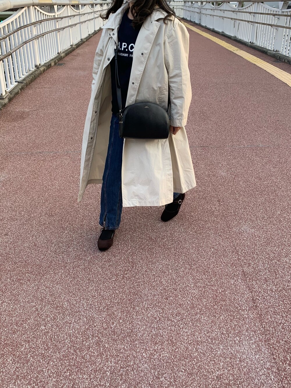 「A.P.C.、低身長、ユニクロ」｜「A.P.C.のSAC DEMI-LUNE 19OFF（ショルダーバッグ、ブラック系）」を使った、もえかさん（レディース・150cm）の冬コーディネートの1枚目の写真