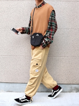 「アイテム（カーゴパンツ、イエロー系）」を使った、あめさん（メンズ・174cm）の秋コーディネート