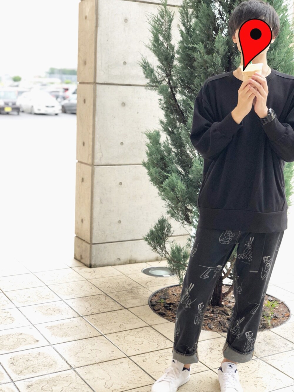 「スタバ、スウェット、デニムパンツ、プルート、G-SHOCK、雨」｜「GUのアイテム（トップス、ブラック系）」を使った、いーわさん（メンズ・176cm）の夏コーディネートの1枚目の写真