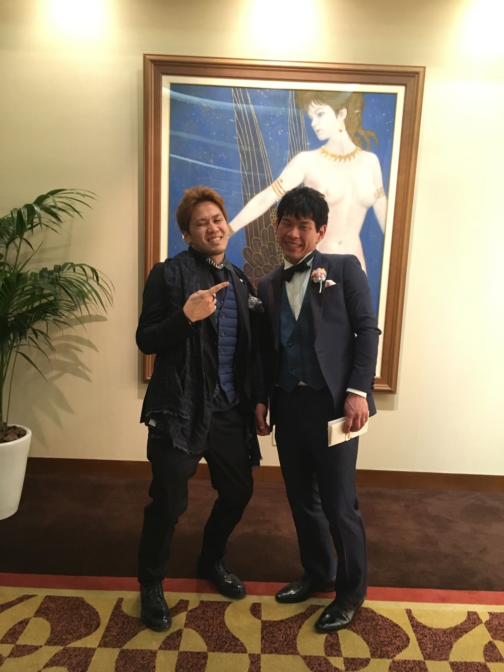 「セットアップ、スタッズ、星柄、ネイビー、フォーマル、結婚式、スーツスタイル、☆」｜「HERNOのダウンジレ（ベスト、ブルー系）」を使った、もんちゃんさん（メンズ・175cm）の春コーディネートの1枚目の写真