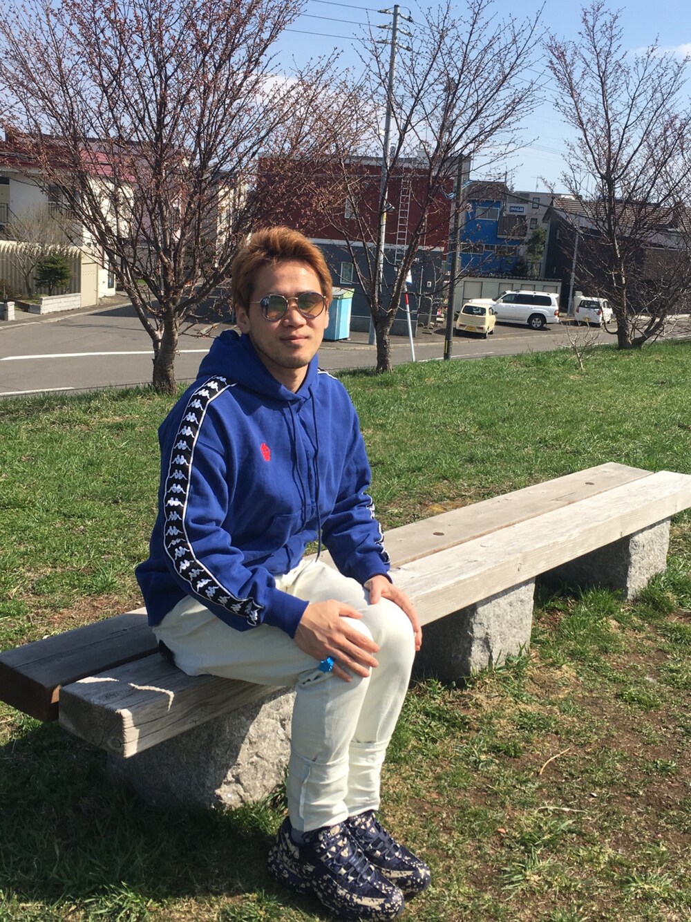 「花見、花見したい、スポーティ」｜「CHRISTIAN DADAのKAPPA x CHRISTIAN DADA  Logo Embroiedered Rotatory Hoodie（パーカー、ブルー系）」を使った、もんちゃんさん（メンズ・175cm）の春コーディネートの1枚目の写真
