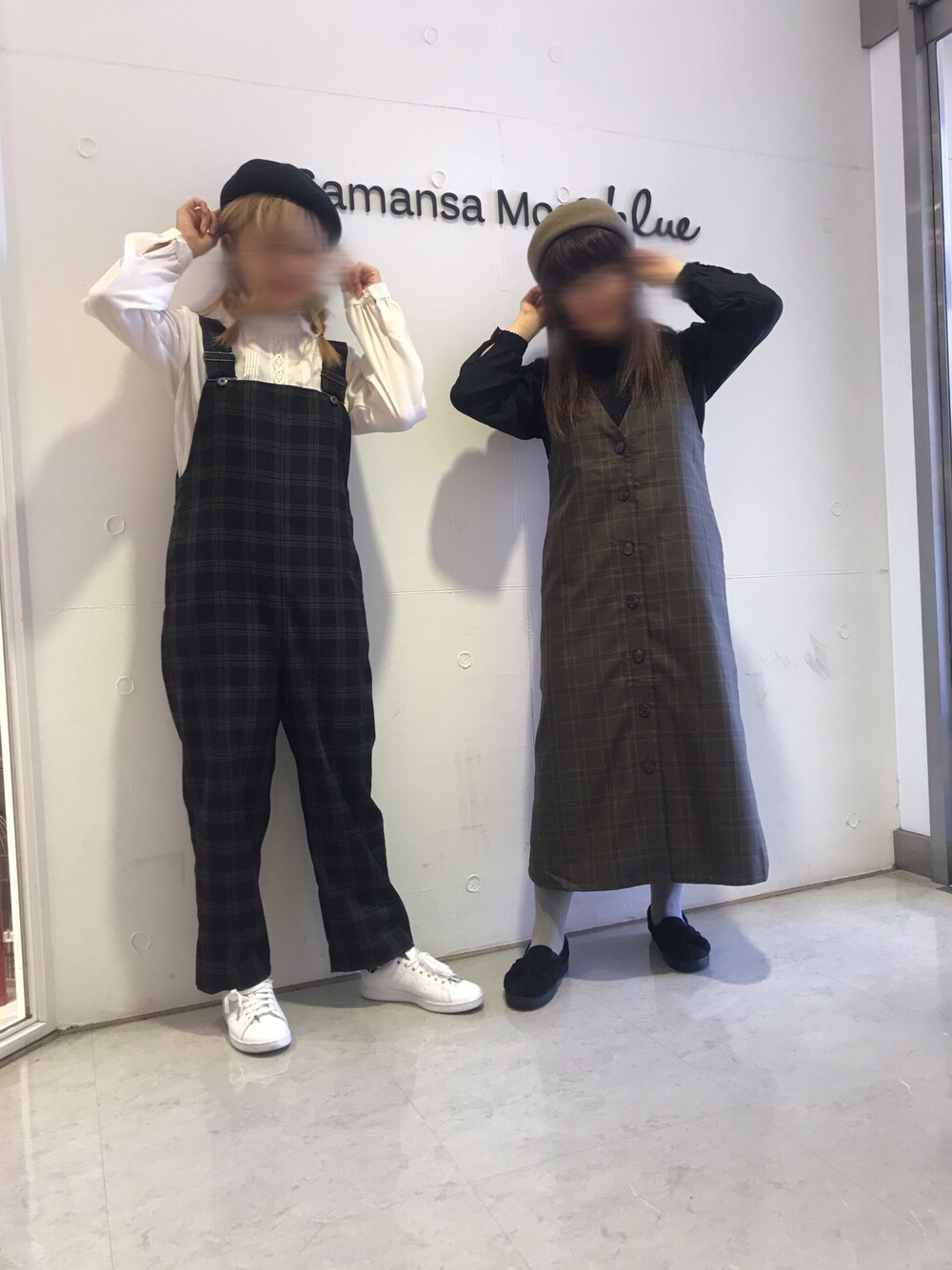 「大人コーデ、プチプラコーデ、カジュアル、双子コーデ、いろちコーデ、秋服、ベレー帽、大人カジュアル」｜「Samansa Mos2 blueのチェックジャンスカ（ジャンパースカート、ブラウン系）」を使った、Sayu。さん（レディース・158cm）の秋コーディネートの1枚目の写真