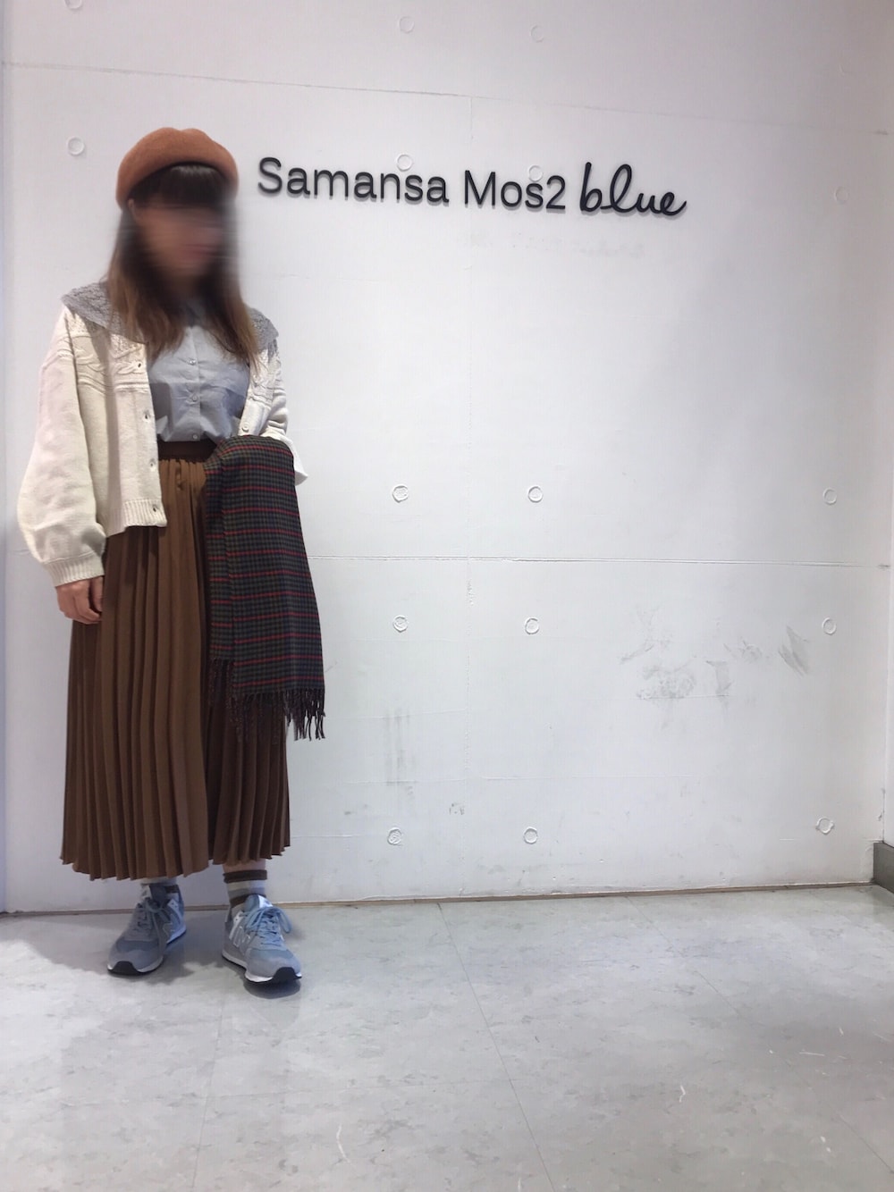 「チェック柄に恋してる、シンプル、秋のコーデ、ゆるコーデ、プリーツスカート、チェック、Samansa Mos2 blue、ehka sopo、セーラーカラー」｜「ehka sopoの求心編みクルーカーディガン（ニット/セーター、ホワイト系）」を使った、Sayu。さん（レディース・158cm）の秋コーディネートの1枚目の写真