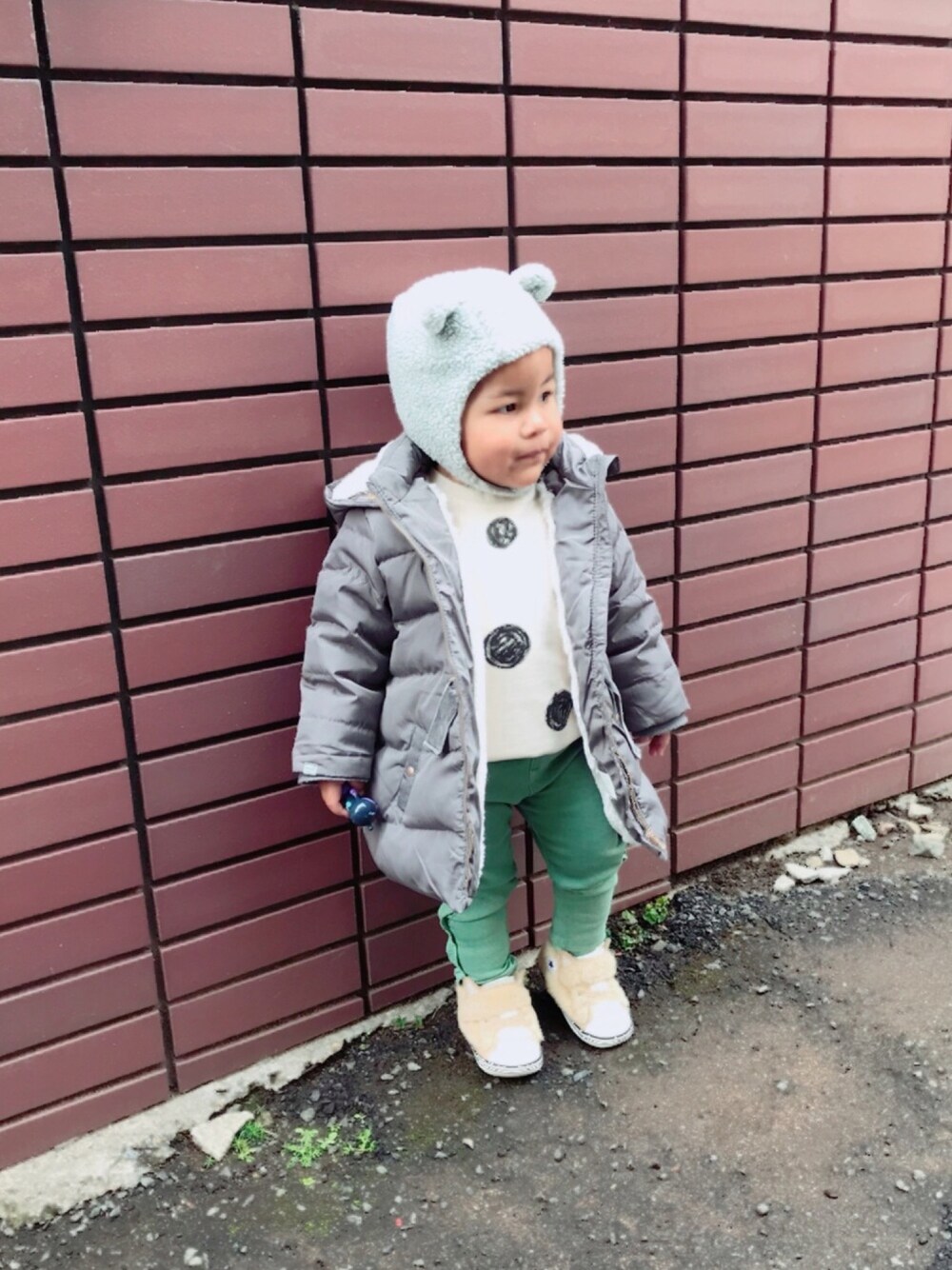 「キッズコーデ、おんなのこ、冬コーデ、くまさん帽子、ZARA KIDS、コンバース」｜「GAPのアイテム（帽子、グレー系）」を使った、e-.-eさん（キッズ・90cm）の冬コーディネートの1枚目の写真