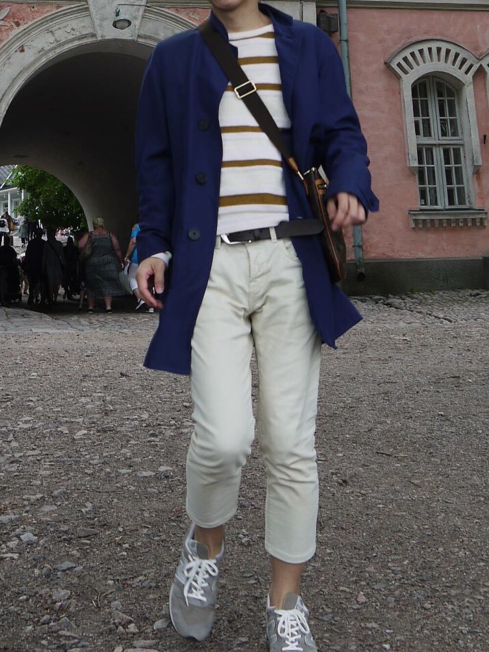 「Burberry Prorsumのアイテム（トレンチコート、ブルー系）」を使った、Asahi-1926さん（メンズ・171cm）の秋コーディネートの1枚目の写真