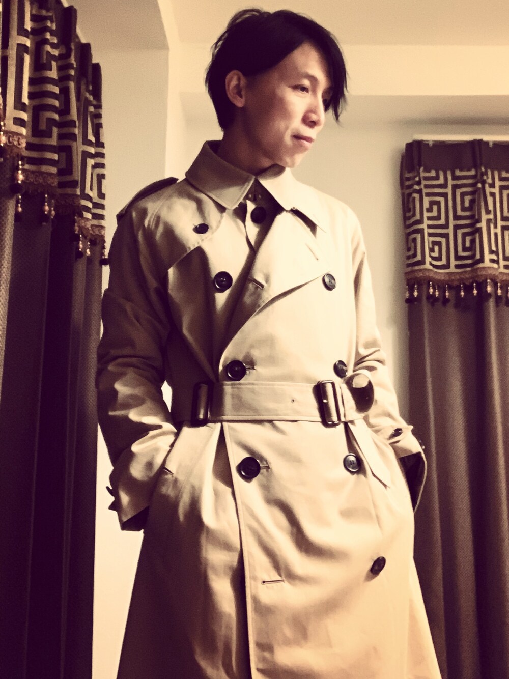 「春コーデ、トレンチコート、ゴーシャラブチンスキー」｜「BURBERRYのアイテム（トレンチコート、ベージュ系）」を使った、Asahi-1926さん（メンズ・171cm）の冬コーディネートの1枚目の写真