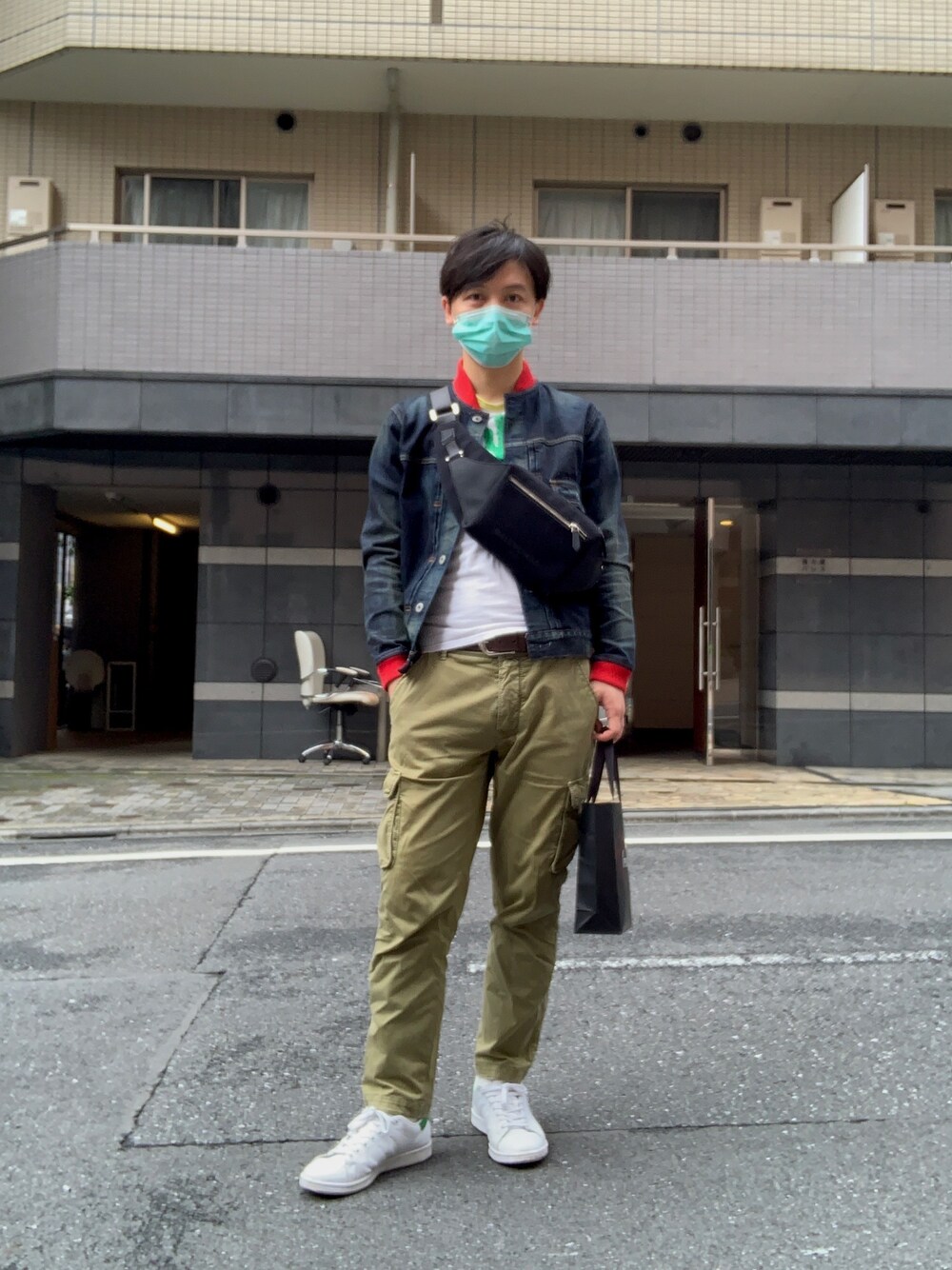 「BALENCIAGAのアイテム（ボディバッグ/ウエストポーチ、ブラック系）」を使った、Asahi-1926さん（メンズ・171cm）の夏コーディネートの1枚目の写真