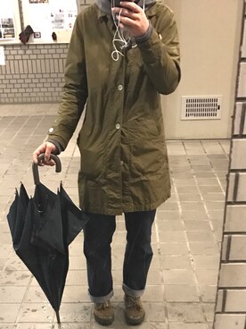 「MANUAL ALPHABET（マニュアル アルファベット）のアイテム（ステンカラーコート）」を使った、こーさん（メンズ・173cm）の春コーディネート