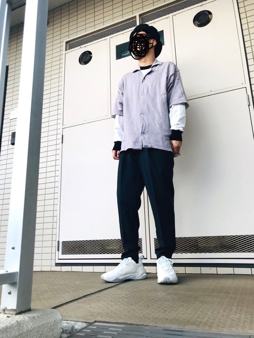 「秋、ダッドスニーカー、ニットシャツ」｜「DISCOVEREDのDISCOVERED BERET（ハンチング/ベレー帽、ブラック系）」を使った、葛根湯さん（メンズ・168cm）の秋コーディネートの1枚目の写真