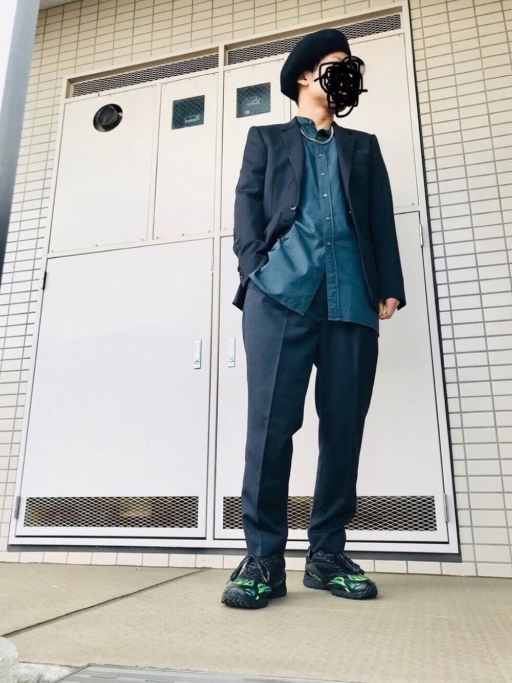 「オシャレパッソ、モード、PR、PASSO、秋コーデ、テーラードジャケット」｜「DISCOVEREDのDISCOVERED BERET（ハンチング/ベレー帽、ブラック系）」を使った、葛根湯さん（メンズ・168cm）の秋コーディネートの1枚目の写真