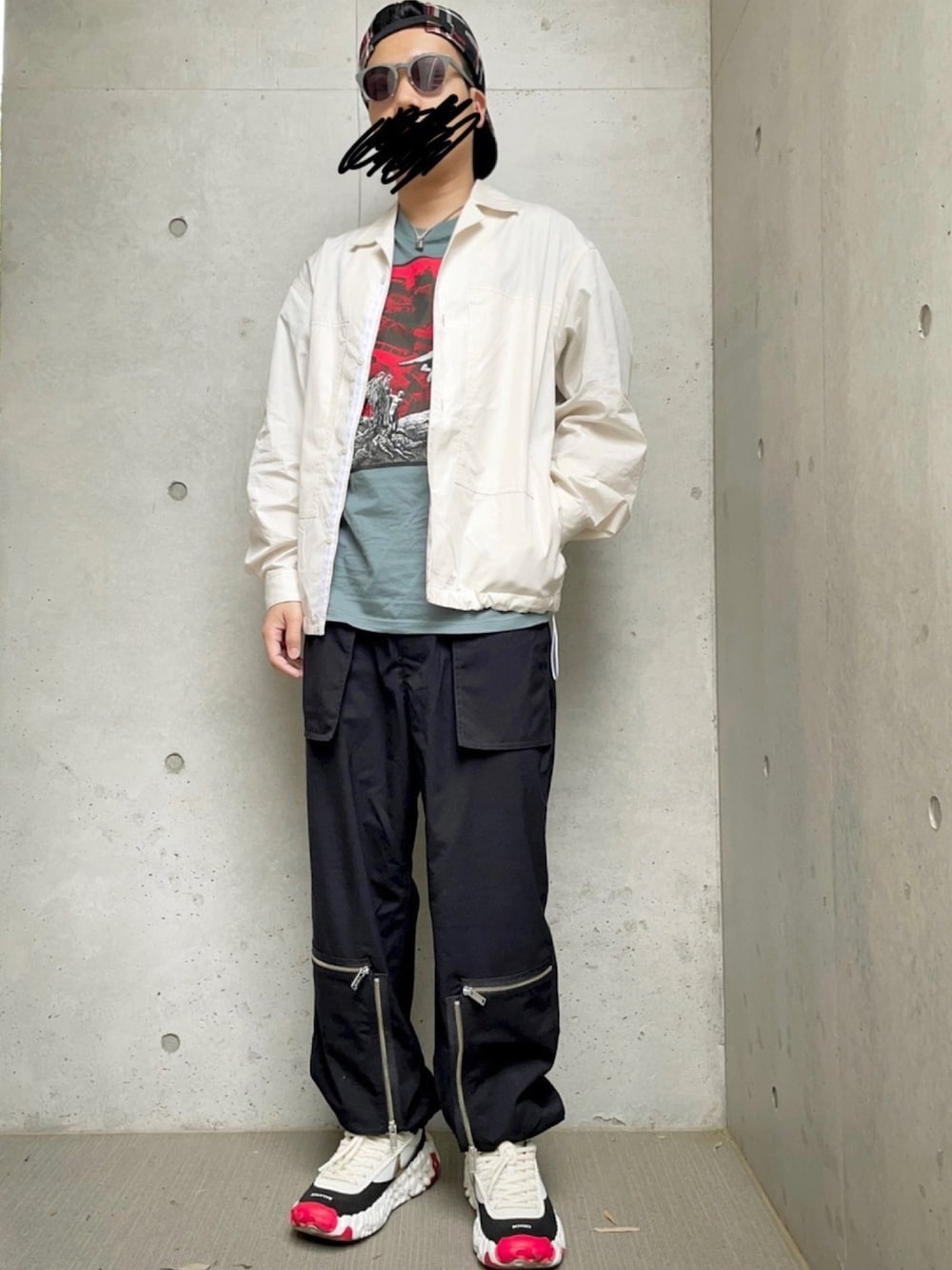「春コーデ、30代、大人ストリート、シャツジャケット、オープンカラーシャツ」｜「UNIQLOのアイテム（シャツ/ブラウス、ホワイト系）」を使った、葛根湯さん（メンズ・168cm）の春コーディネートの1枚目の写真