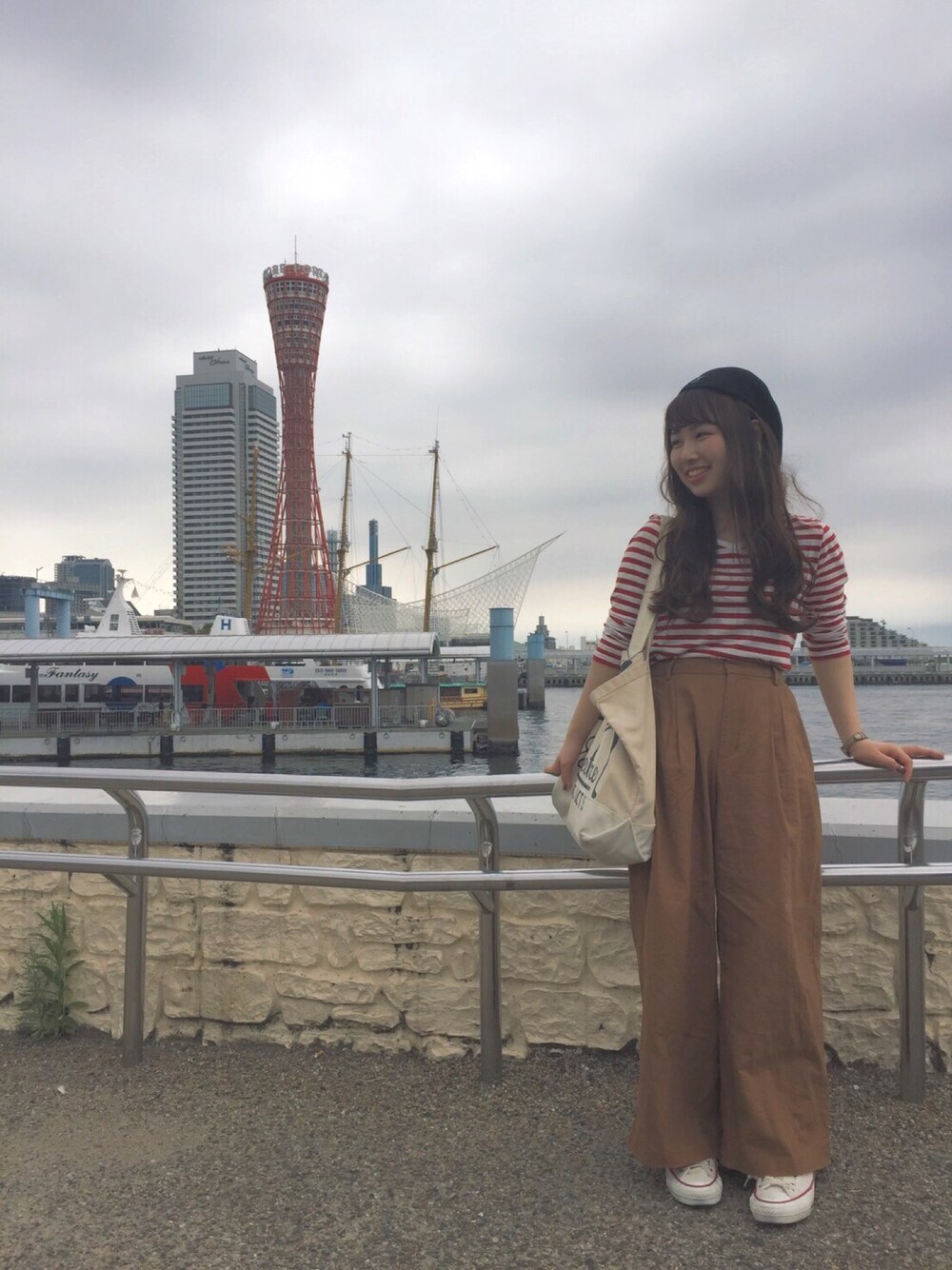 「夏コーデ、ゆるコーデ、プチプラ、コンバース、カンゴール、ハンチング、ボーダー、ワイドパンツ、スニーカー、GU」｜「SM2のアイテム（Tシャツ/カットソー、レッド系）」を使った、ぷちこさん（レディース・148cm）の夏コーディネートの1枚目の写真