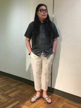 「is-ness（イズネス）のアイテム（サンダル）」を使った、日下部氏さん（メンズ・180cm）の春コーディネート