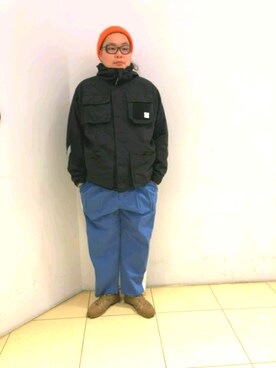 「BURLAP OUTFITTER（バーラップアウトフィッター）のアイテム（マウンテンパーカー）」を使った、日下部氏さん（メンズ・180cm）の冬コーディネート