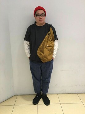 「COMFY（コンフィー）のアイテム（バッグ）」を使った、日下部氏さん（メンズ・180cm）の春コーディネート