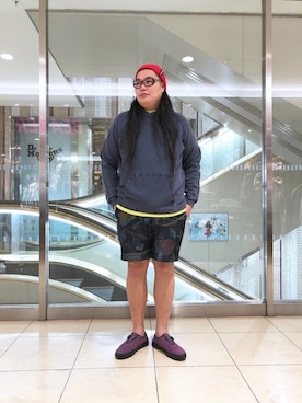 「Gramicci（グラミチ）のアイテム（パーカー）」を使った、日下部氏さん（メンズ・180cm）の春コーディネート