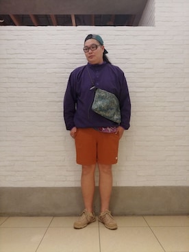 「and wander（アンドワンダー）のアイテム（帽子）」を使った、日下部氏さん（メンズ・180cm）の春コーディネート