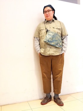 「and wander（アンドワンダー）のアイテム（バッグ）」を使った、日下部氏さん（メンズ・180cm）の春コーディネート