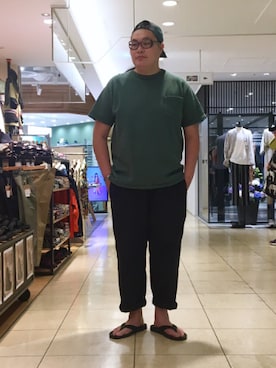 「and wander（アンドワンダー）のアイテム（帽子）」を使った、日下部氏さん（メンズ・180cm）の春コーディネート