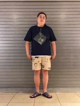 「and wander（アンドワンダー）のアイテム（バッグ）」を使った、日下部氏さん（メンズ・180cm）の春コーディネート