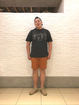 「and wander（アンドワンダー）のアイテム（帽子）」を使った、日下部氏さん（メンズ・180cm）の春コーディネート