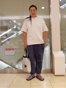 「and wander（アンドワンダー）のアイテム（バッグ）」を使った、日下部氏さん（メンズ・180cm）の夏コーディネート