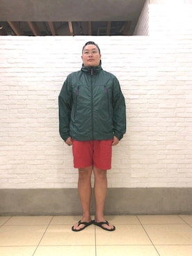 「MANASTASH（マナスタッシュ）のアイテム（マウンテンパーカー）」を使った、日下部氏さん（メンズ・180cm）の夏コーディネート