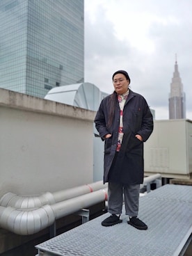 「MANASTASH（マナスタッシュ）のアイテム（ステンカラーコート）」を使った、日下部氏さん（メンズ・180cm）の秋コーディネート