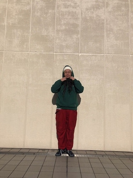 「MANASTASH（マナスタッシュ）のアイテム（パーカー）」を使った、日下部氏さん（メンズ・180cm）の冬コーディネート