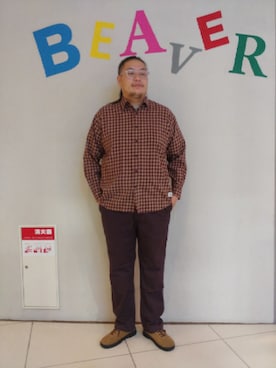 「Gramicci（グラミチ）のアイテム（チノパンツ）」を使った、日下部氏さん（メンズ・180cm）の春コーディネート