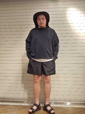「MANASTASH（マナスタッシュ）のアイテム（サンダル）」を使った、日下部氏さん（メンズ・180cm）の春コーディネート